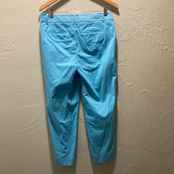 Talbots
6 Blue Capris 
Fake pockets 
Box 6 - Picture 2 of 5